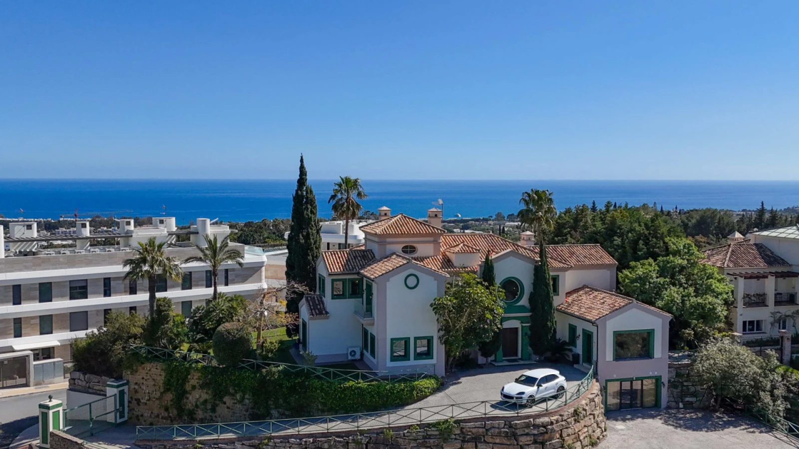 Exceptional villa in Selwo, Estepona  with infinity pool and private wellness area — interior, New Golden Mile, Estepona (97 of 98)