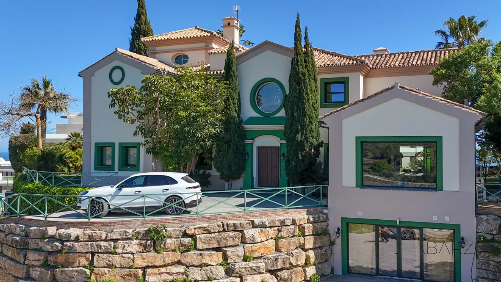 Exceptional villa in Selwo, Estepona  with infinity pool and private wellness area — interior, New Golden Mile, Estepona (94 of 98)