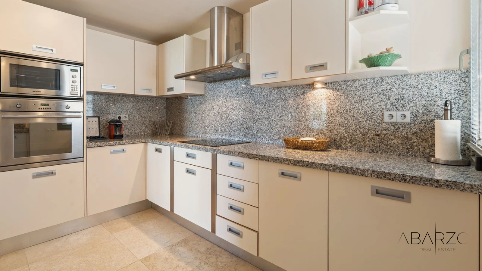 Ground-Floor Apartment with 76 m² Terraces in Los Flamingos Golf Resort, Benahavís — interior, Los Flamingos, Benahavís (25 of 27)