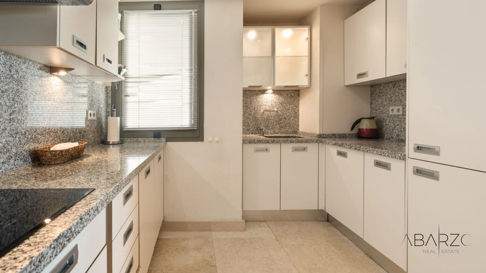 Ground-Floor Apartment with 76 m² Terraces in Los Flamingos Golf Resort, Benahavís — interior, Los Flamingos, Benahavís (26 of 27)