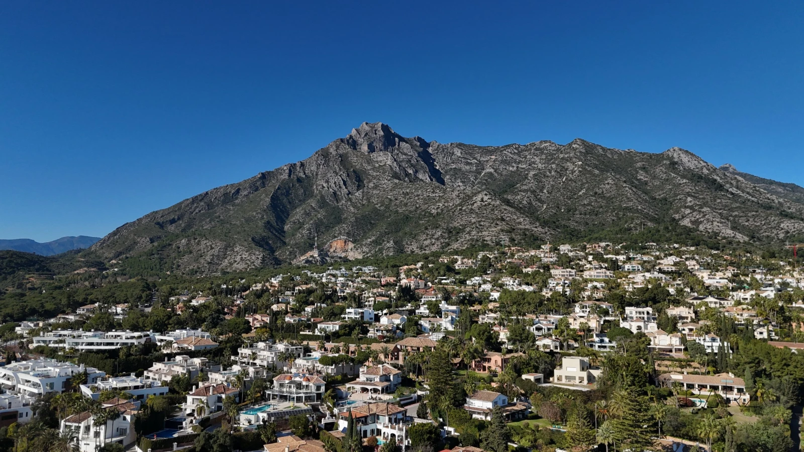 Off-Market Grundstück für ein bis zwei Villen in Sierra Blanca — luxury property for sale in Sierra Blanca, Marbella
