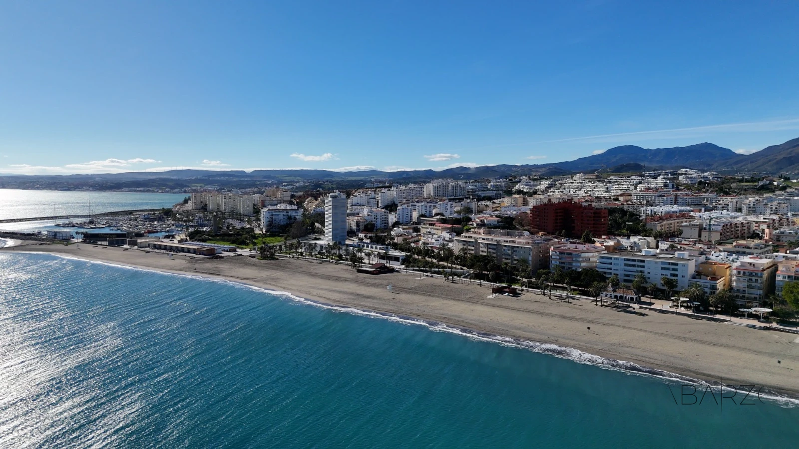 Off-Market Baugrundstück für 104 Wohnungen in Estepona — luxury property for sale in Estepona