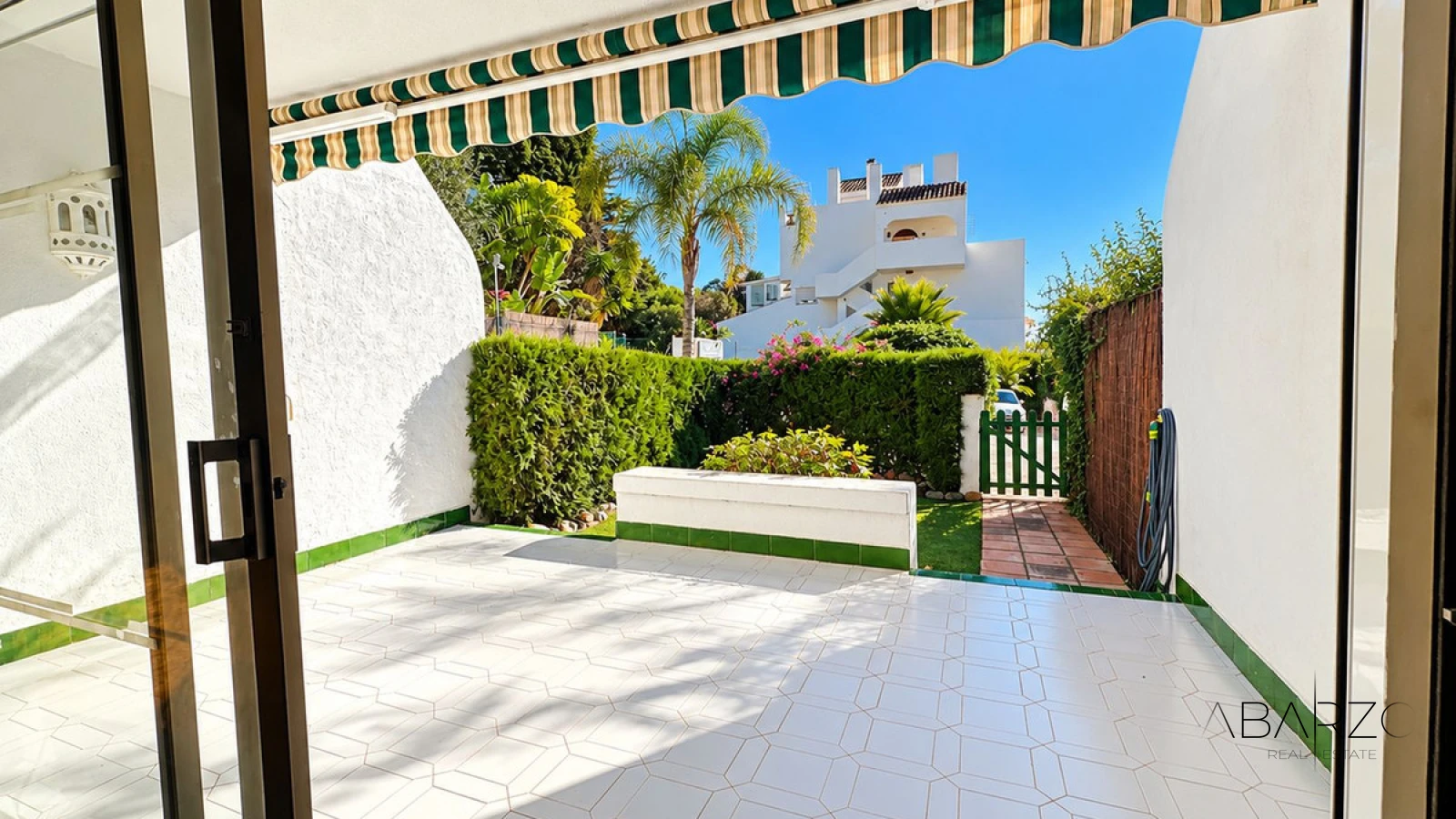 Corner Townhouse for Renovation in Jardines de Marbería, Nagüeles, Marbella — interior, Golden Mile, Marbella (5 of 14)