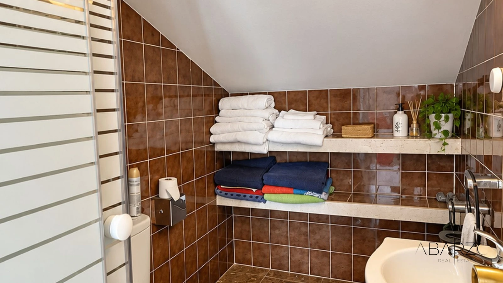 Corner Townhouse for Renovation in Jardines de Marbería, Nagüeles, Marbella — interior, Golden Mile, Marbella (14 of 14)