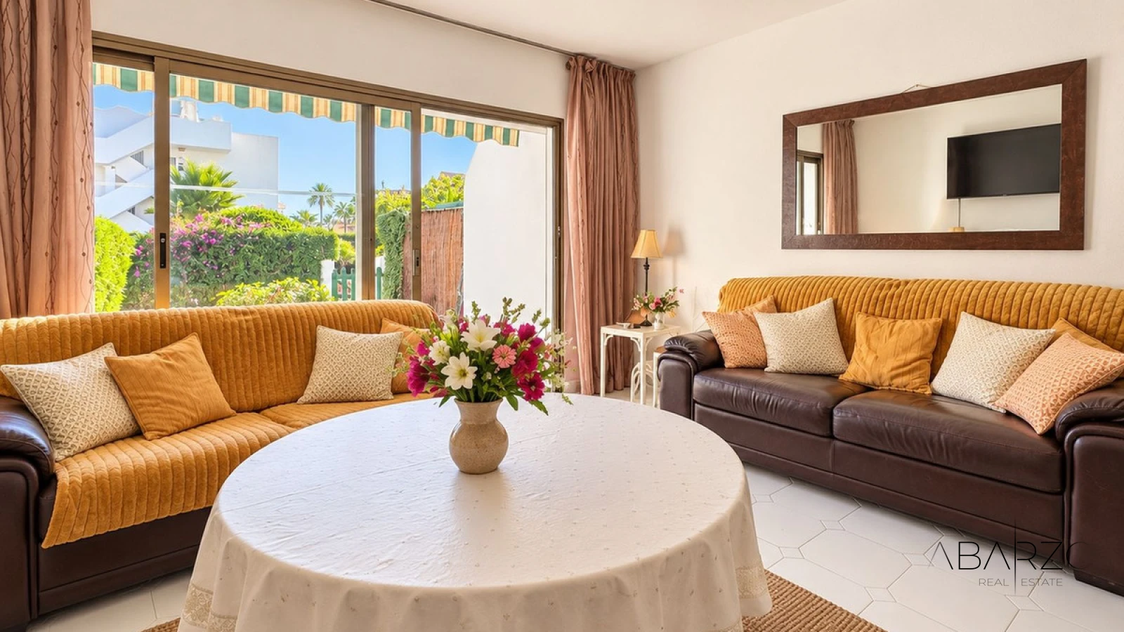 Corner Townhouse for Renovation in Jardines de Marbería, Nagüeles, Marbella — interior, Golden Mile, Marbella (2 of 14)