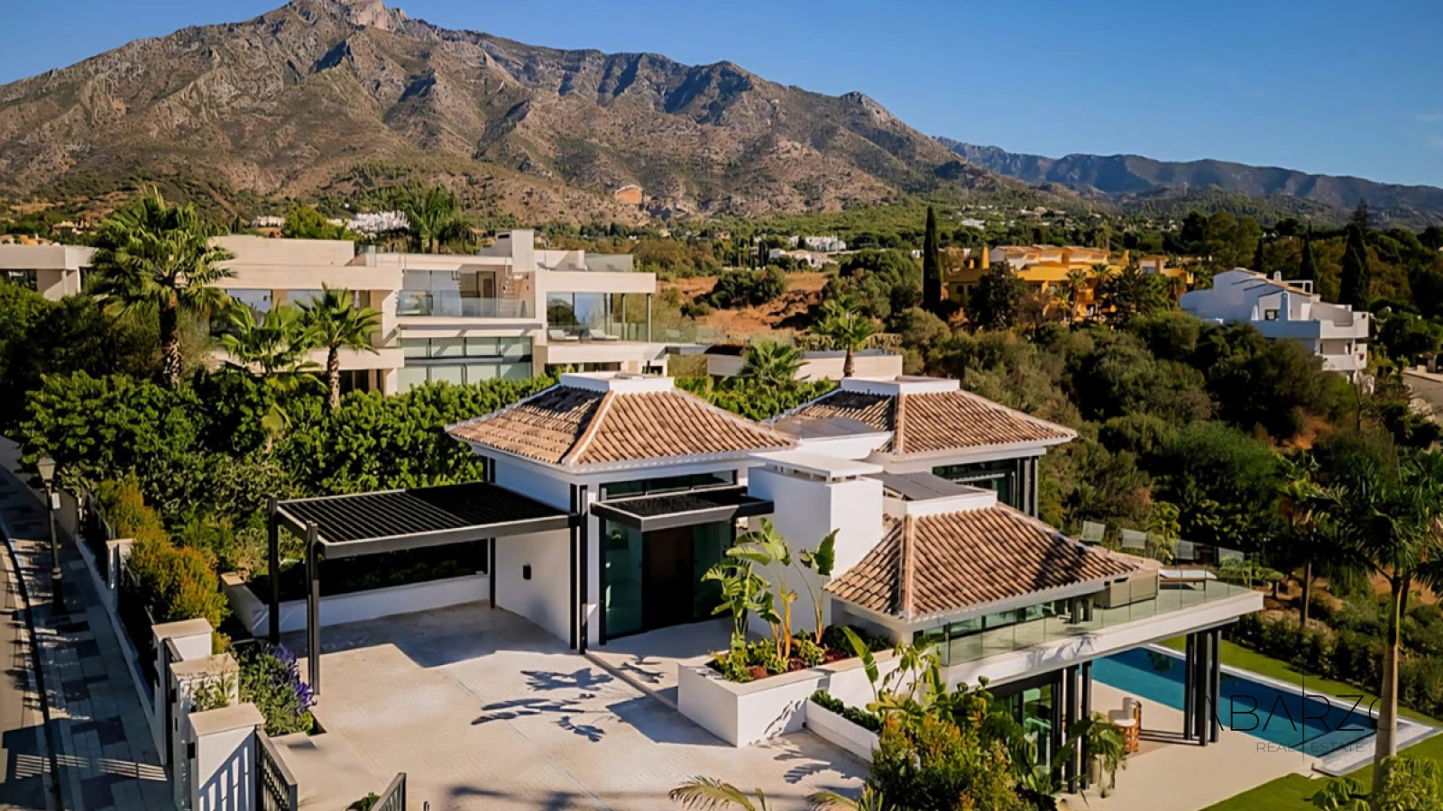 Contemporary Villa in Lomas del Rey, Marbella Golden Mile with Private Pool and Security — luxury property for sale in Golden Mile, Marbella