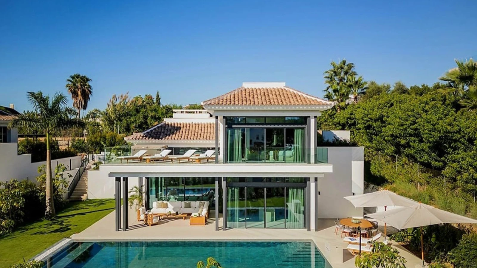 Contemporary Villa in Lomas del Rey, Marbella Golden Mile with Private Pool and Security — interior, Golden Mile, Marbella (2 of 24)