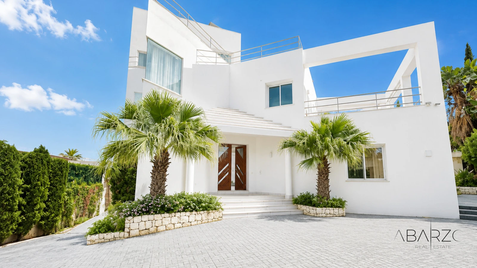 Exclusive villa in El Herrojo, La Quinta with sea and mountain views — luxury property for sale in La Quinta, Benahavís