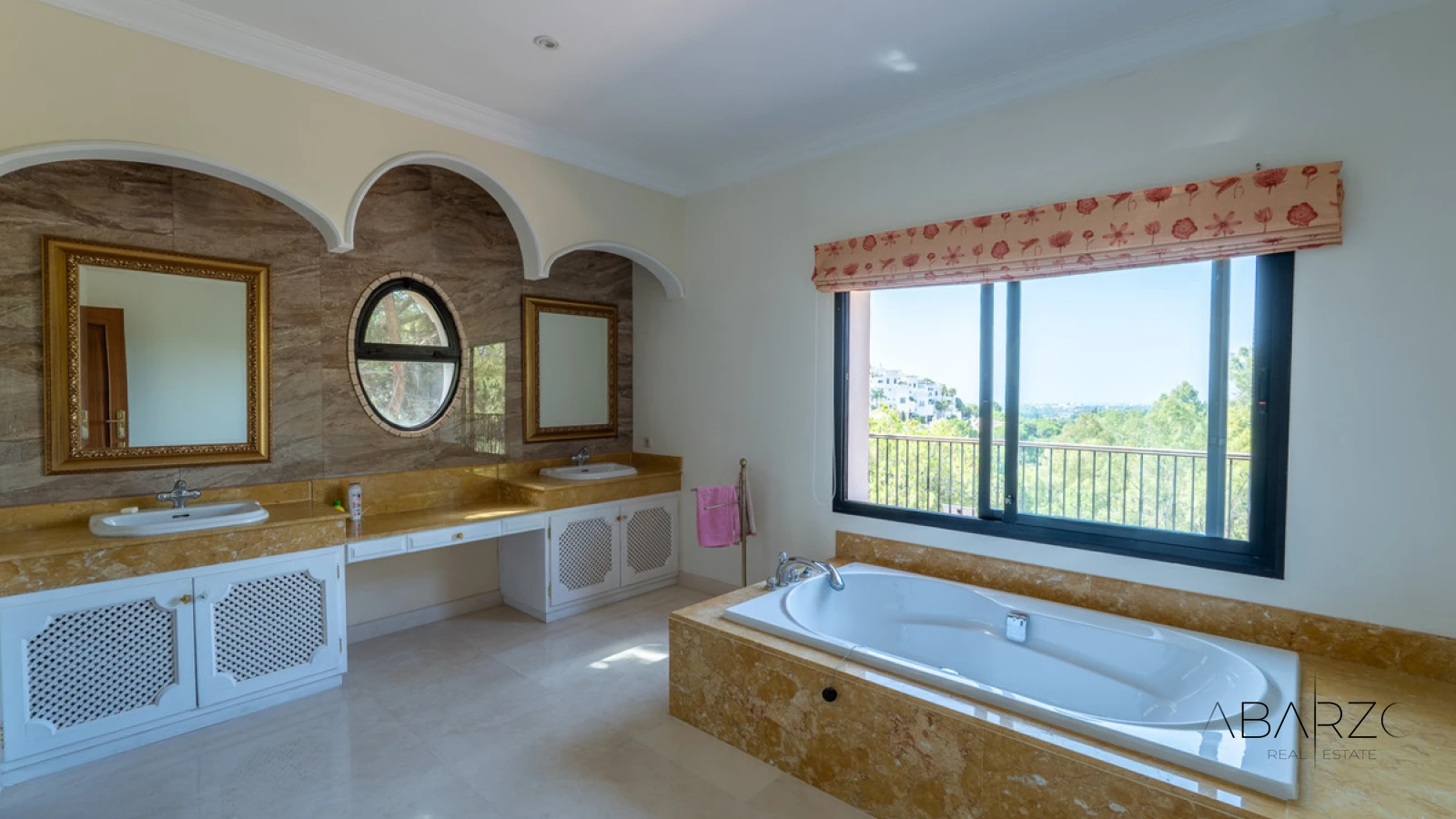 Stately 8-Bedroom Villa with Panoramic Views in El Herrojo, Benahavís — interior, La Quinta, Benahavís (19 of 49)