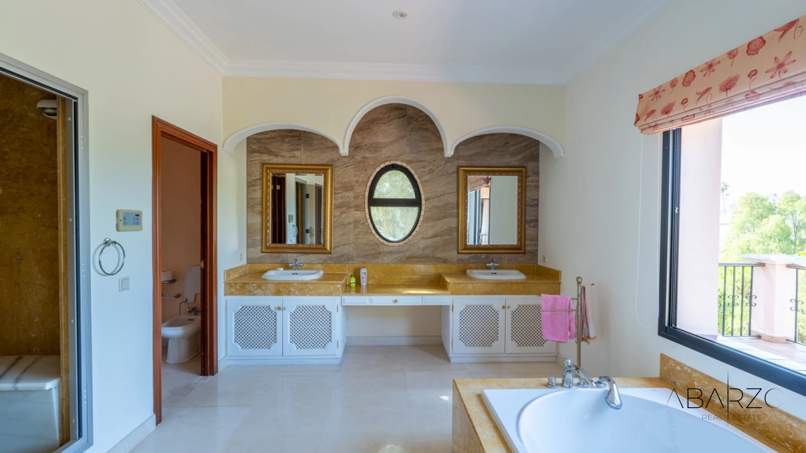 Stately 8-Bedroom Villa with Panoramic Views in El Herrojo, Benahavís — interior, La Quinta, Benahavís (18 of 49)