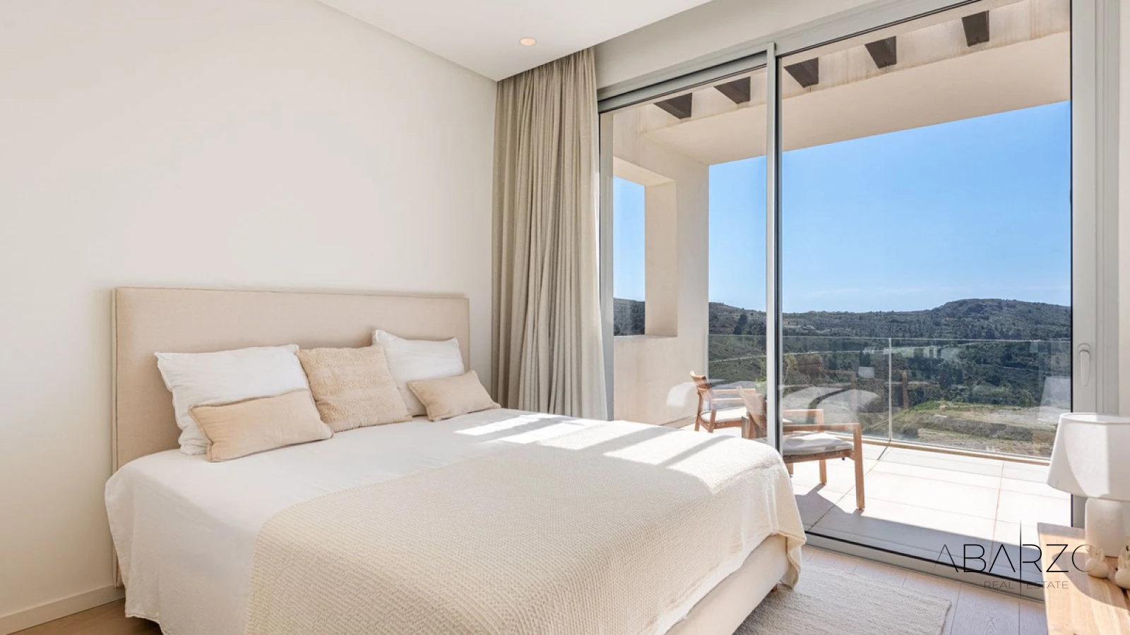 Penthouse in Marbella Club Hills, Benahavís with panoramic sea views and rooftop solarium — interior, Golden Mile, Marbella (10 of 28)