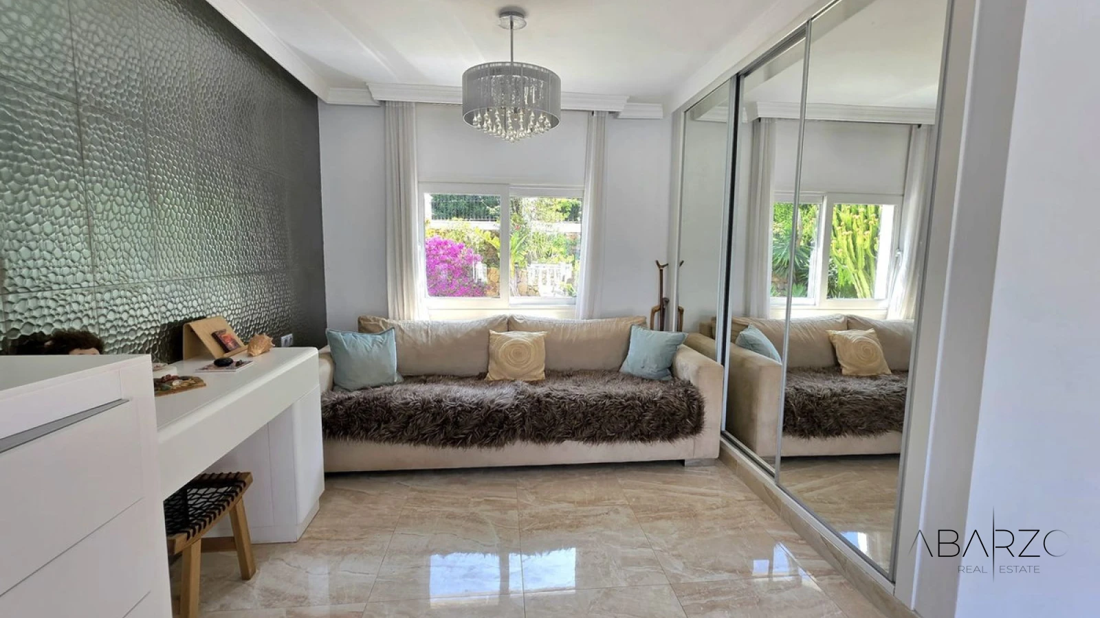 Refurbished Villa in Marbella with Salt Water Pool and Separate Apartment — interior, Marbella East, Marbella (16 of 31)
