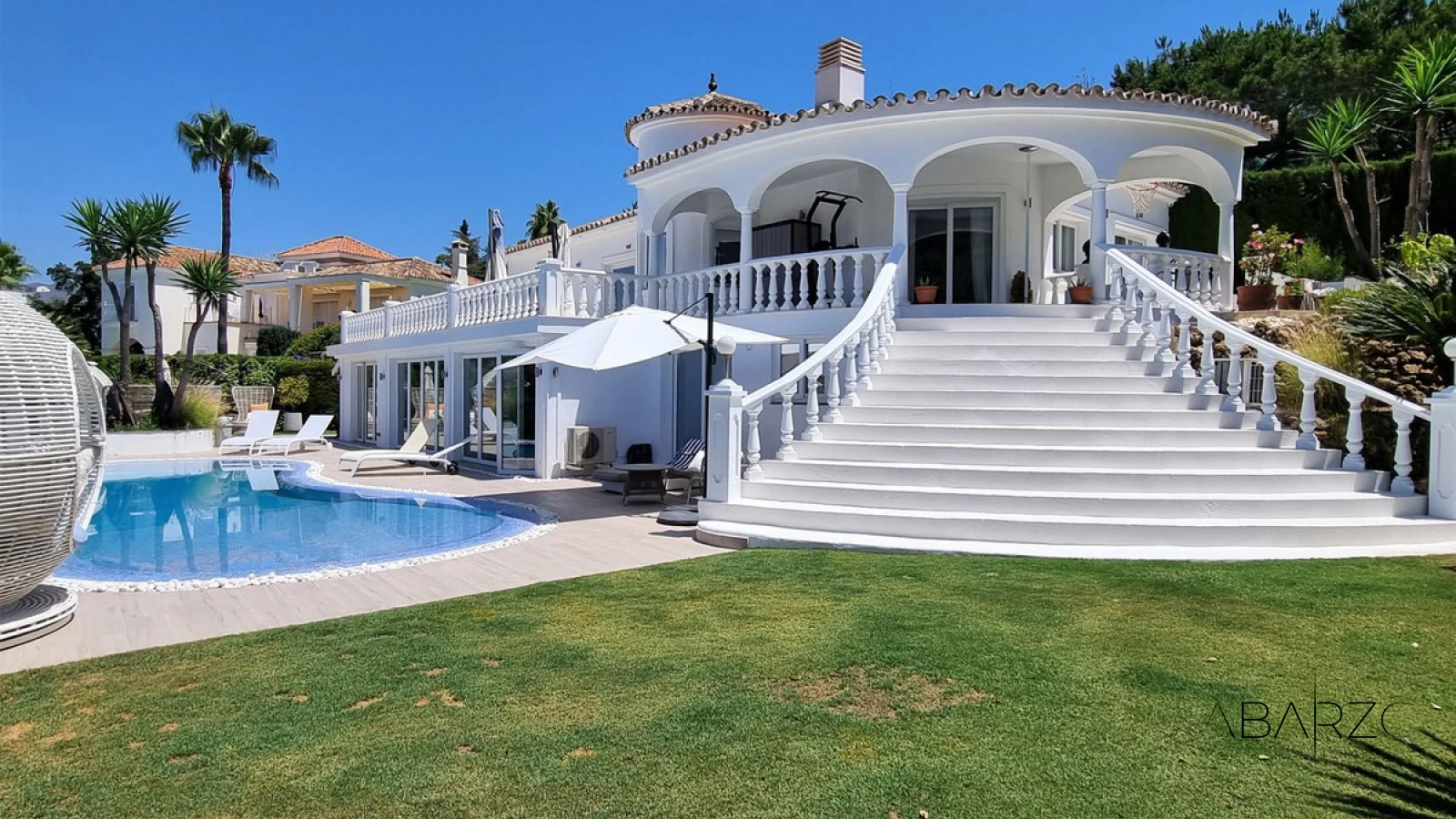Refurbished Villa in Marbella with Salt Water Pool and Separate Apartment — luxury property for sale in Marbella East, Marbella