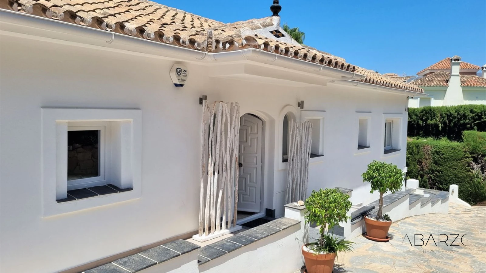 Refurbished Villa in Marbella with Salt Water Pool and Separate Apartment — interior, Marbella East, Marbella (30 of 31)