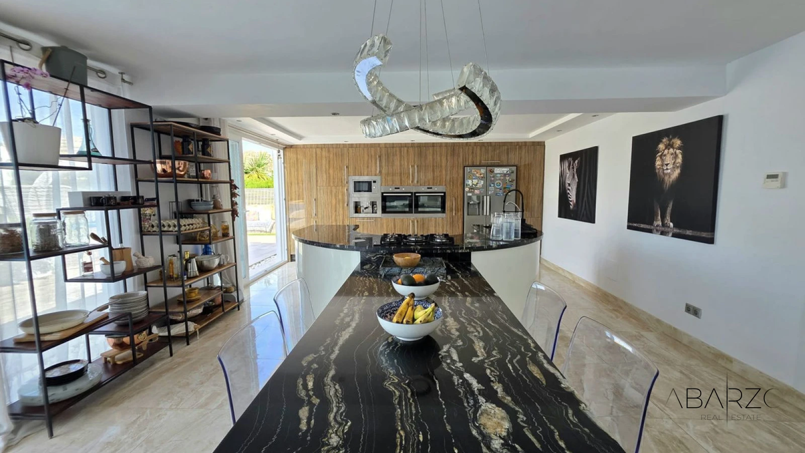 Refurbished Villa in Marbella with Salt Water Pool and Separate Apartment — interior, Marbella East, Marbella (10 of 31)