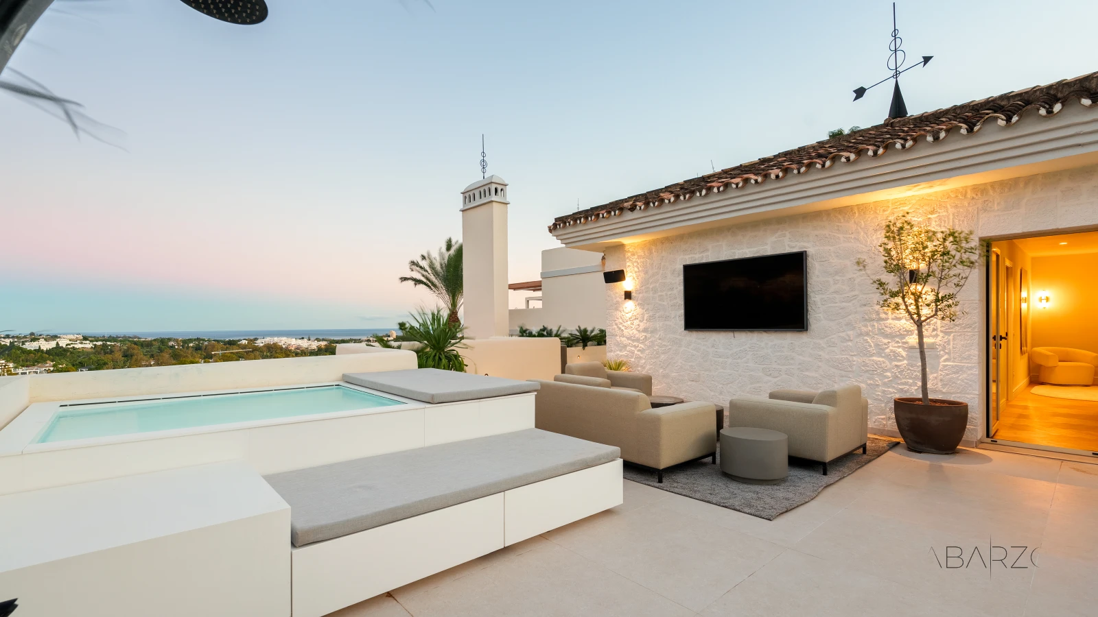 Duplex penthouse in Nueva Andalucia Marbella with private pool and sea views — interior, Nueva Andalucía, Marbella (47 of 60)