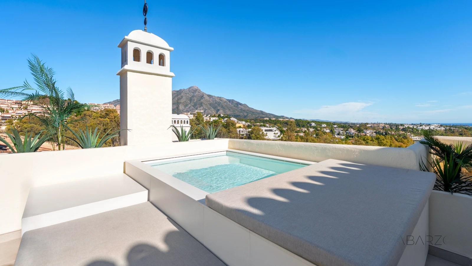 Duplex penthouse in Nueva Andalucia Marbella with private pool and sea views — interior, Nueva Andalucía, Marbella (25 of 60)