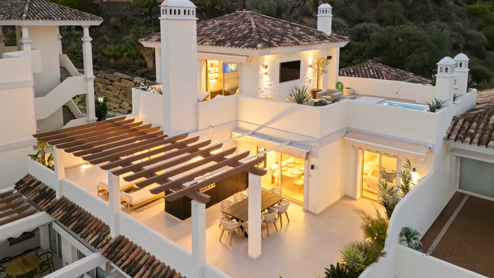 Duplex penthouse in Nueva Andalucia Marbella with private pool and sea views — luxury property for sale in Nueva Andalucía, Marbella