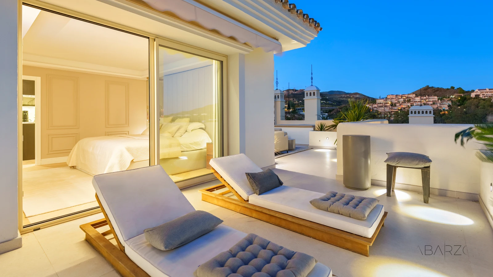 Duplex penthouse in Nueva Andalucia Marbella with private pool and sea views — interior, Nueva Andalucía, Marbella (49 of 60)