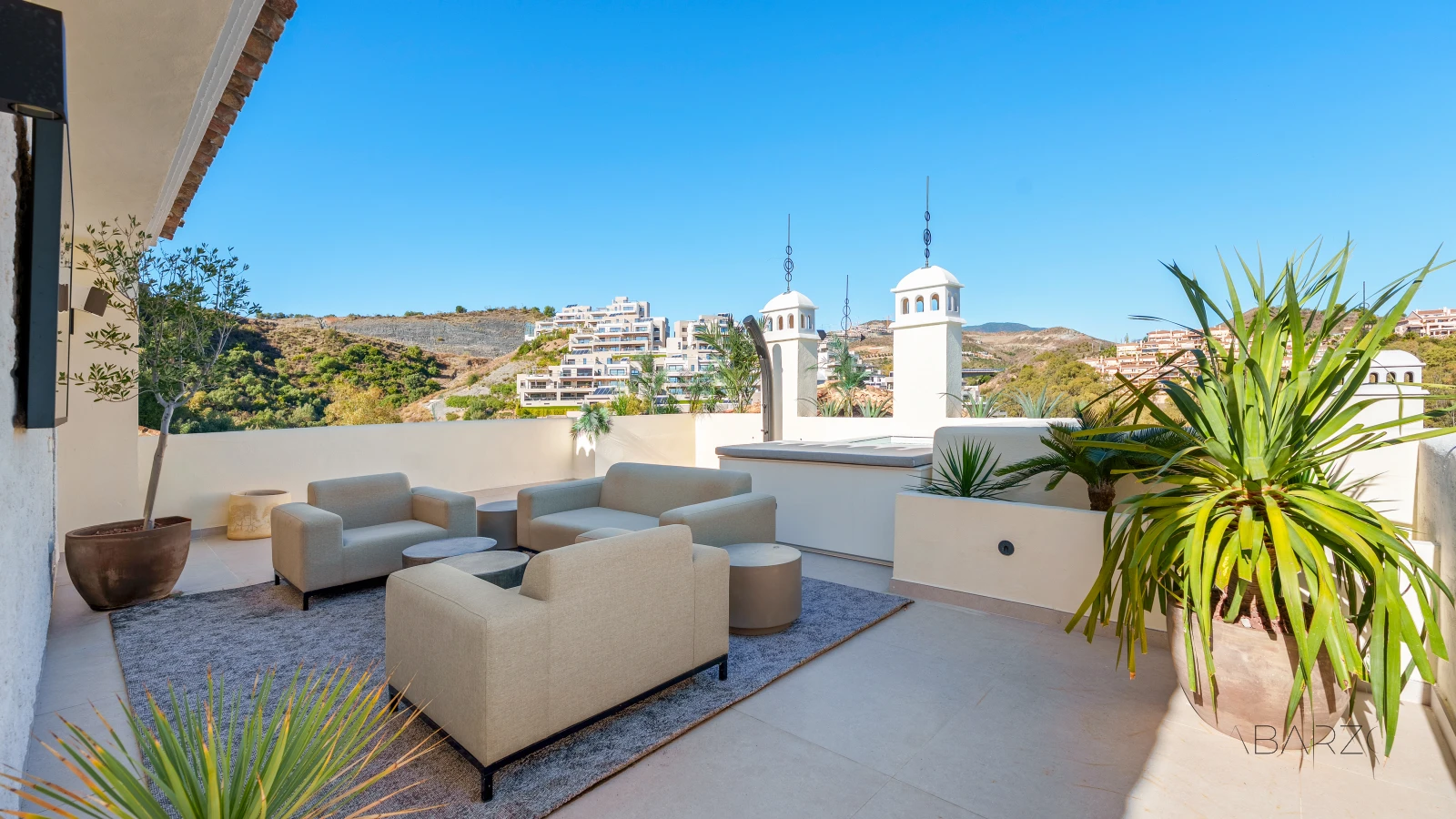 Duplex penthouse in Nueva Andalucia Marbella with private pool and sea views — interior, Nueva Andalucía, Marbella (23 of 60)