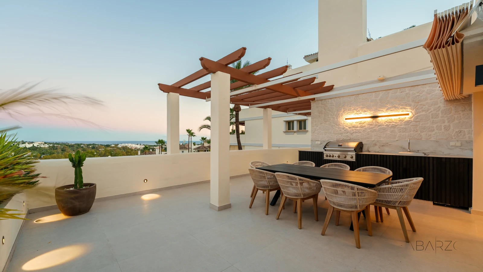 Duplex penthouse in Nueva Andalucia Marbella with private pool and sea views — interior, Nueva Andalucía, Marbella (45 of 60)