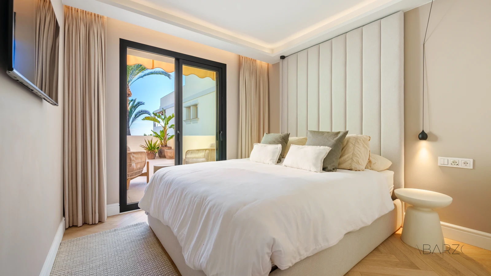 Duplex penthouse in Nueva Andalucia Marbella with private pool and sea views — interior, Nueva Andalucía, Marbella (39 of 60)