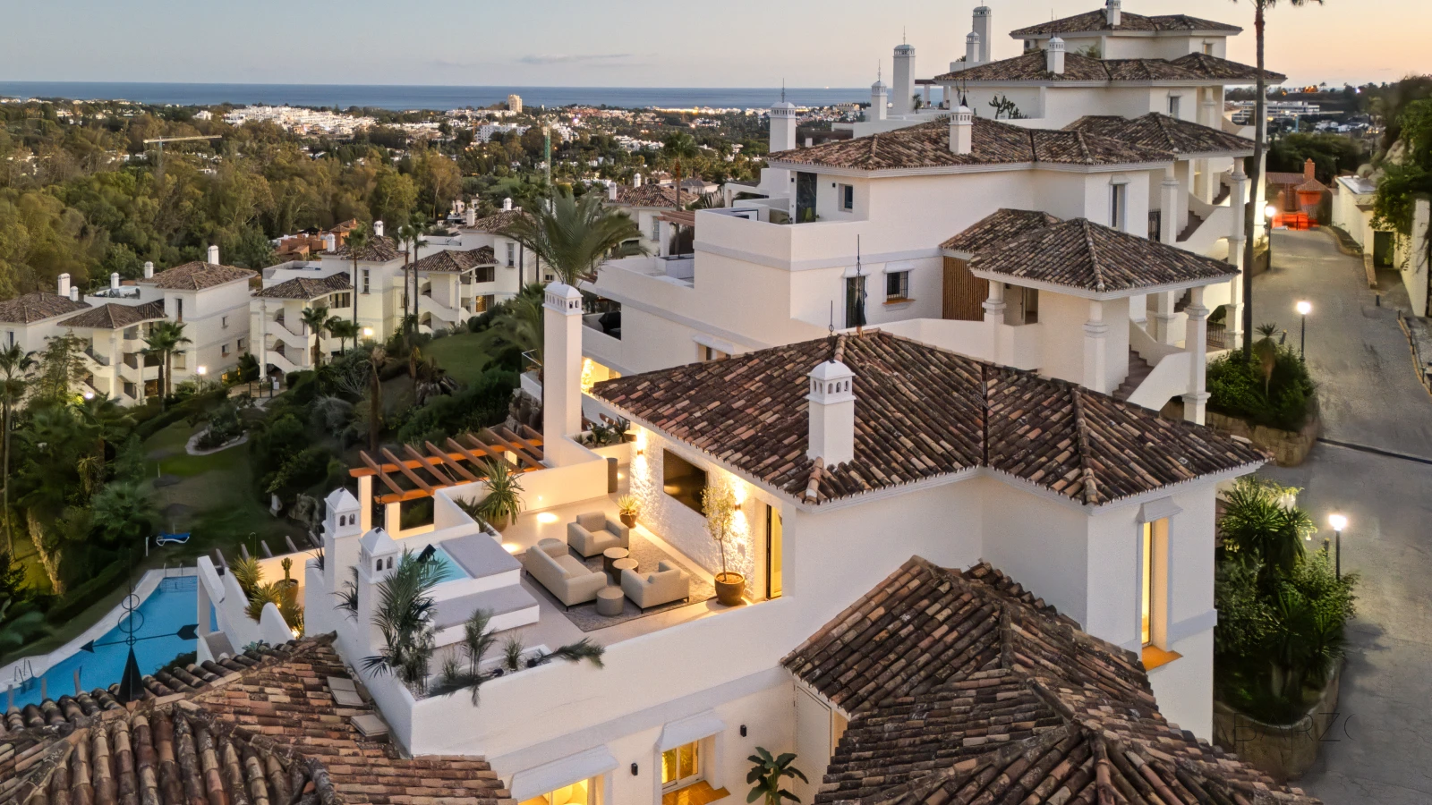 Duplex penthouse in Nueva Andalucia Marbella with private pool and sea views — interior, Nueva Andalucía, Marbella (58 of 60)