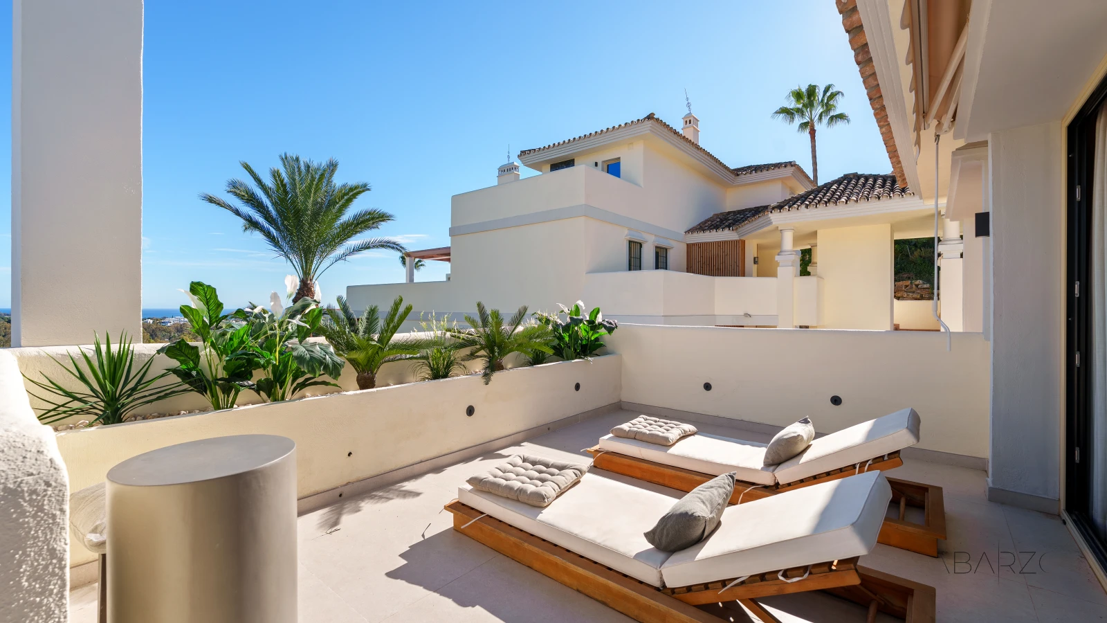 Duplex penthouse in Nueva Andalucia Marbella with private pool and sea views — interior, Nueva Andalucía, Marbella (22 of 60)
