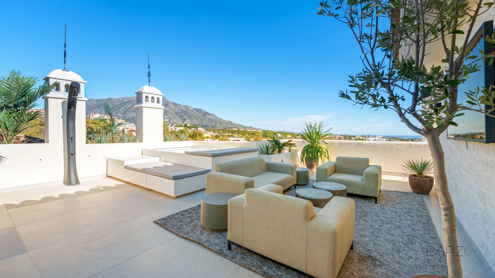 Duplex penthouse in Nueva Andalucia Marbella with private pool and sea views — interior, Nueva Andalucía, Marbella (24 of 60)