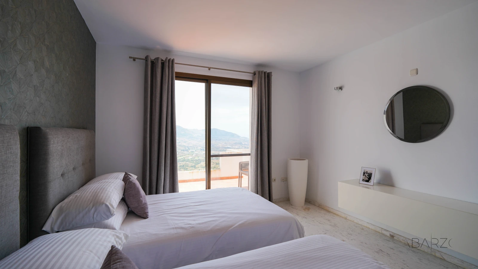 Penthouse in La Mairena with panoramic views and large private solarium — interior, Marbella East, Marbella (40 of 53)