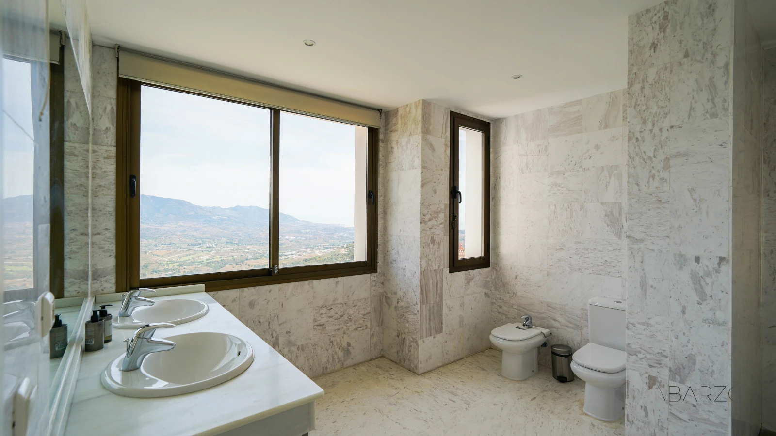Penthouse in La Mairena with panoramic views and large private solarium — interior, Marbella East, Marbella (32 of 53)