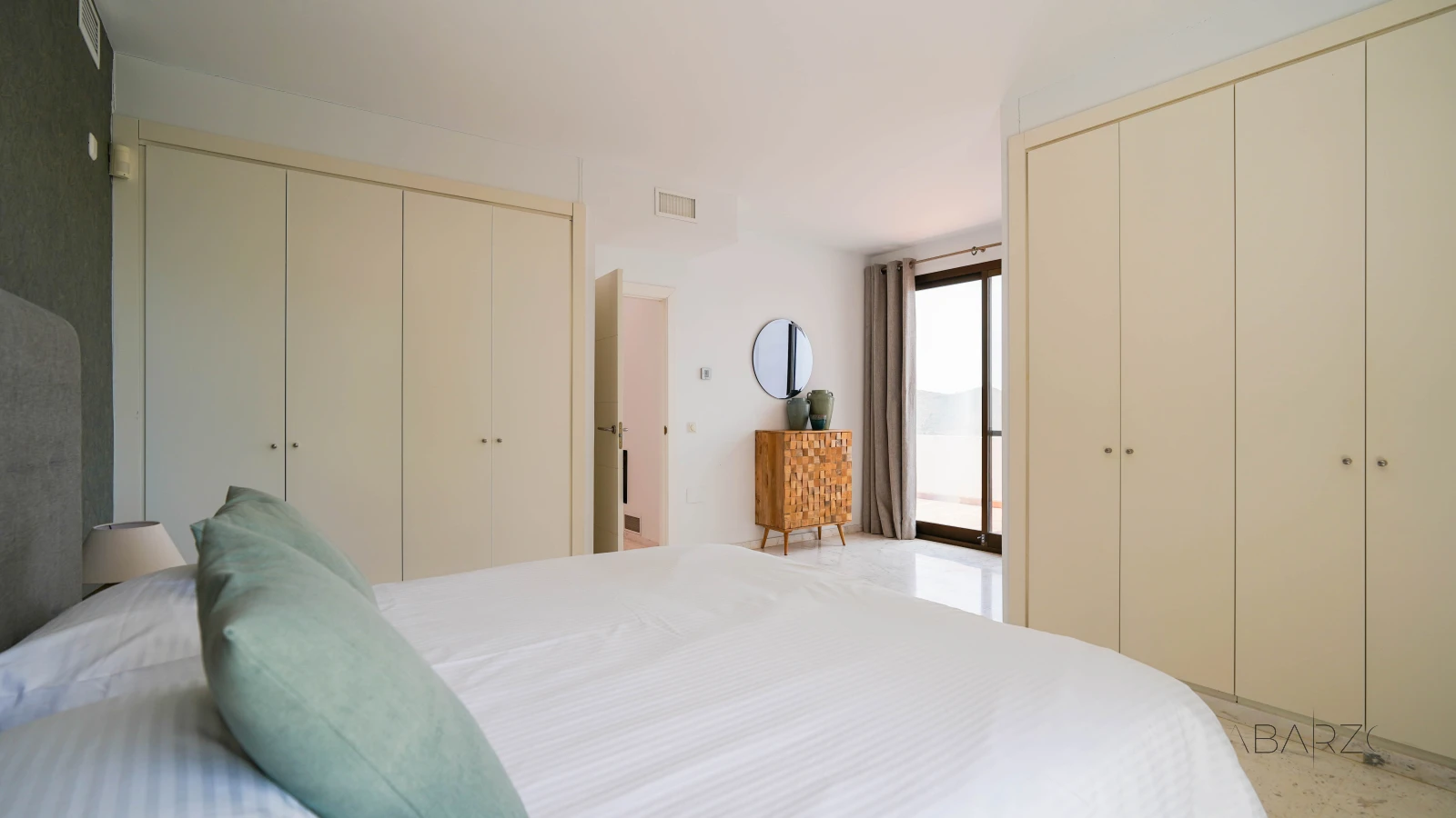 Penthouse in La Mairena with panoramic views and large private solarium — interior, Marbella East, Marbella (30 of 53)