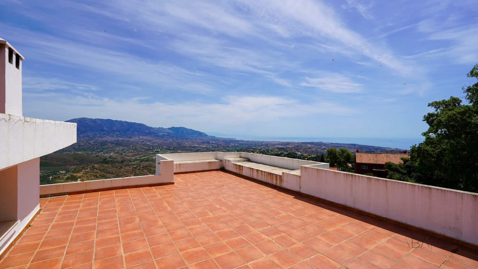 Penthouse in La Mairena with panoramic views and large private solarium — interior, Marbella East, Marbella (44 of 53)