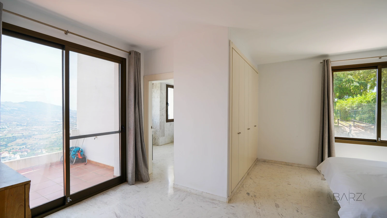 Penthouse in La Mairena with panoramic views and large private solarium — interior, Marbella East, Marbella (28 of 53)