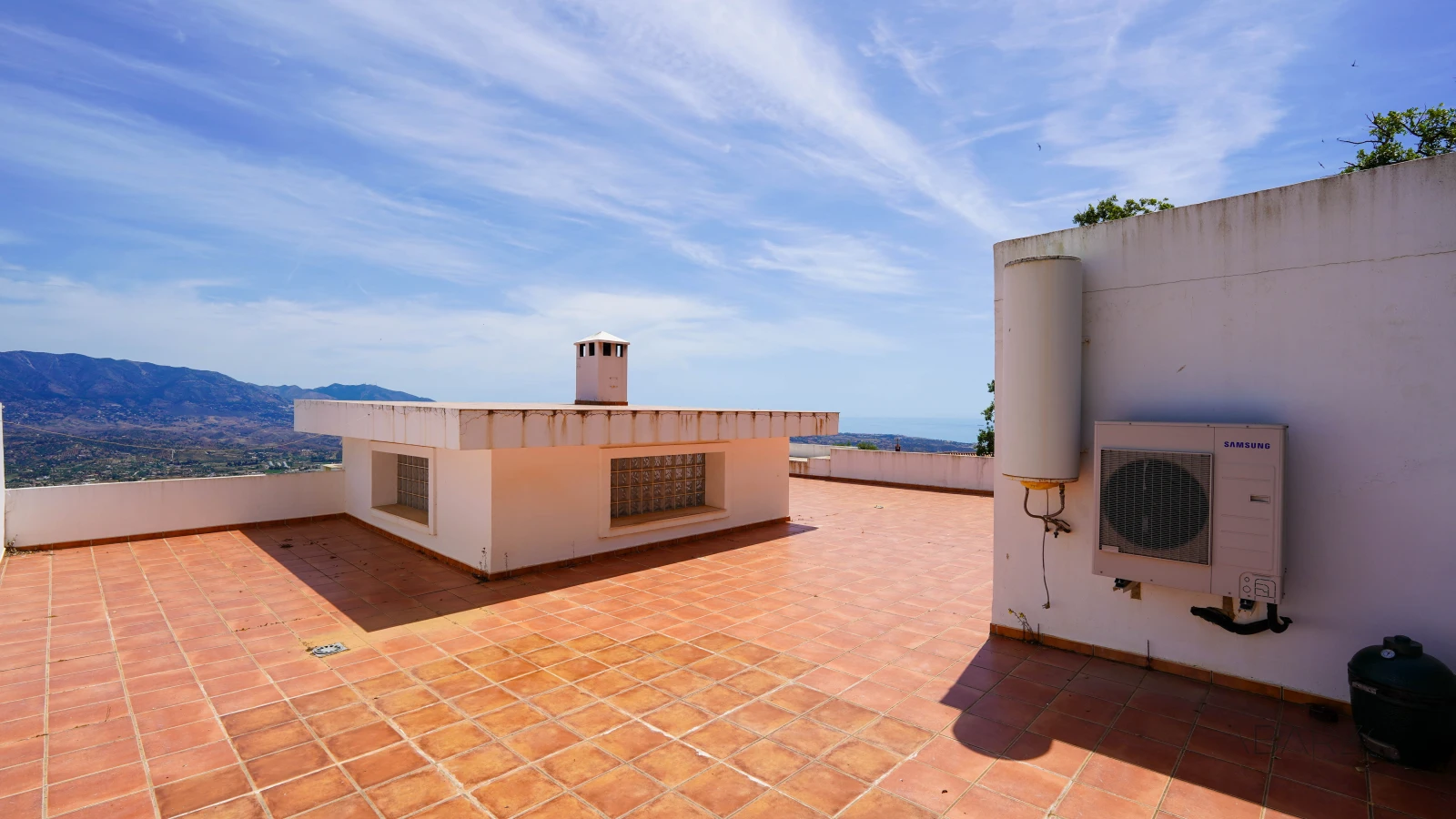 Penthouse in La Mairena with panoramic views and large private solarium — interior, Marbella East, Marbella (46 of 53)