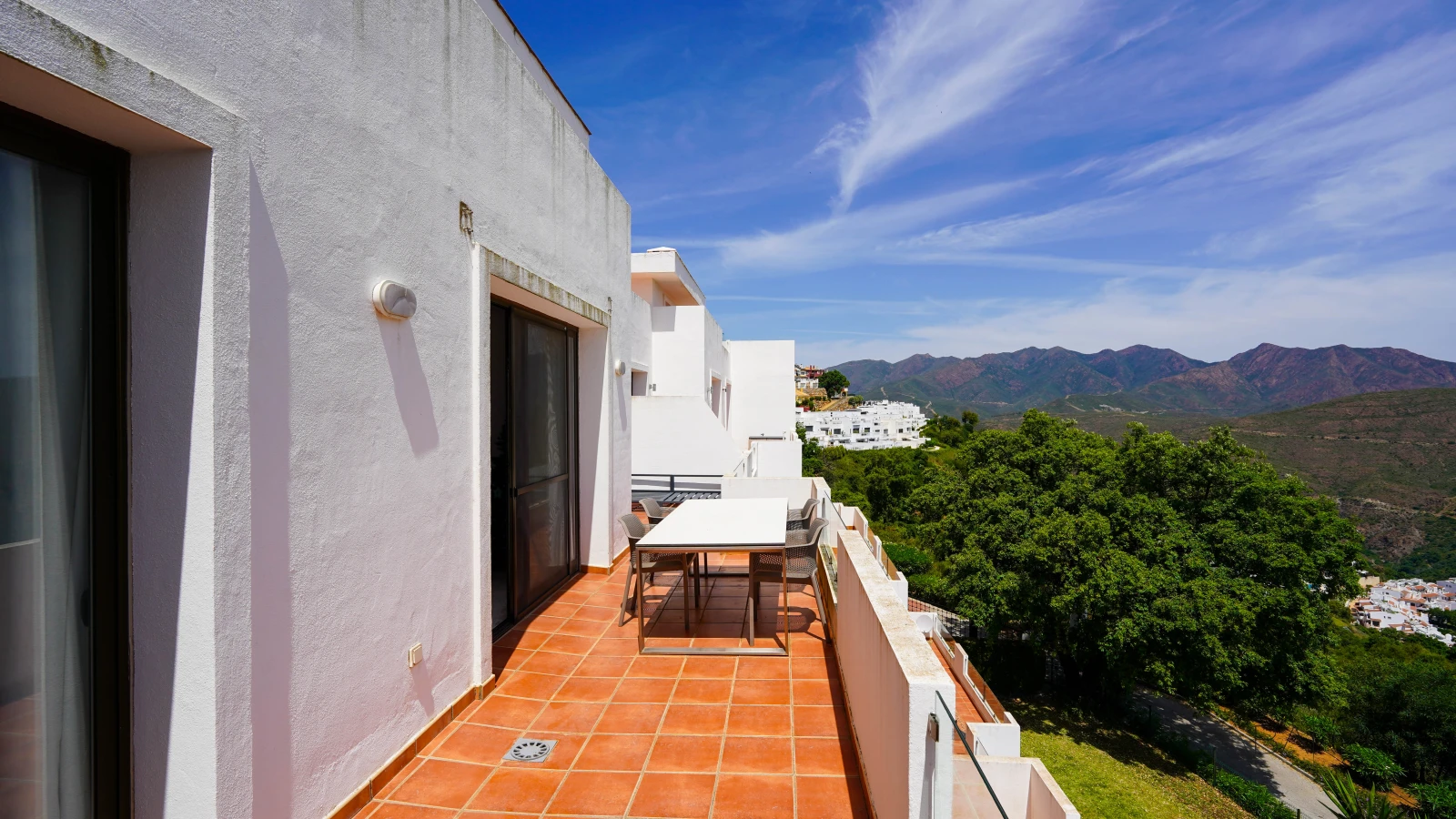 Penthouse in La Mairena with panoramic views and large private solarium — interior, Marbella East, Marbella (25 of 53)