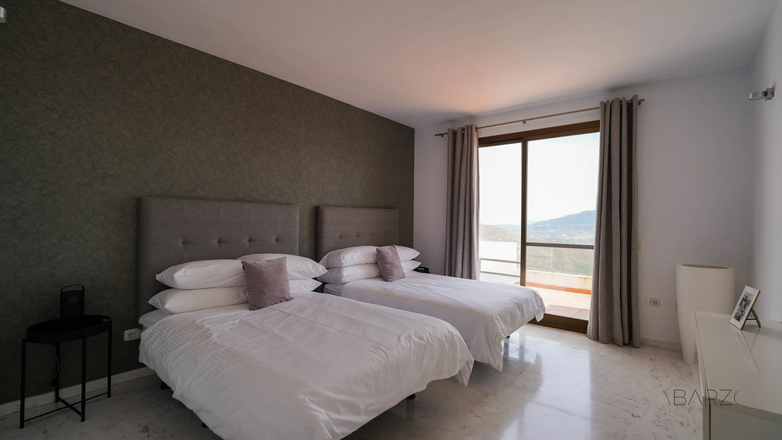 Penthouse in La Mairena with panoramic views and large private solarium — interior, Marbella East, Marbella (39 of 53)