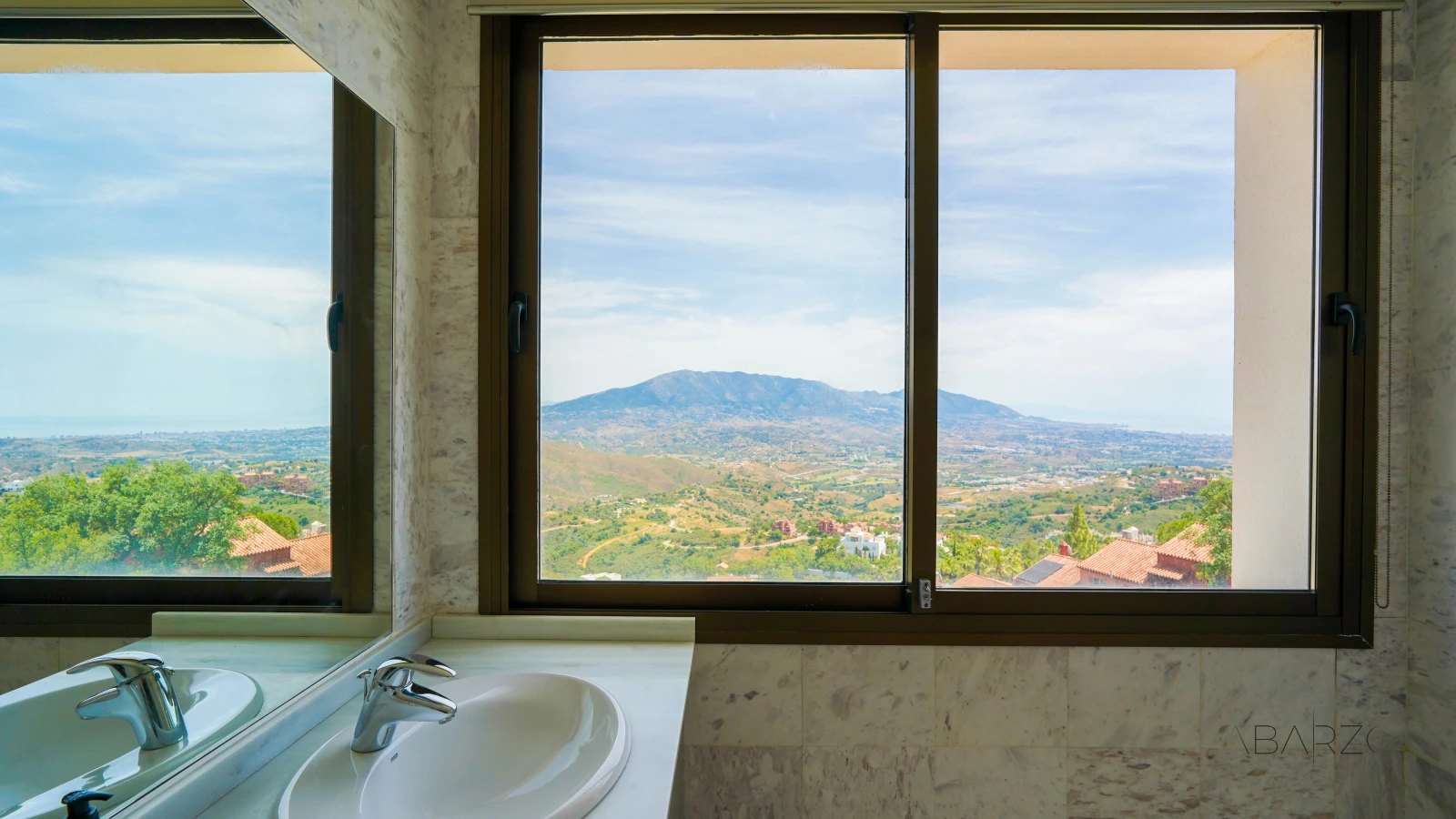 Penthouse in La Mairena with panoramic views and large private solarium — interior, Marbella East, Marbella (36 of 53)