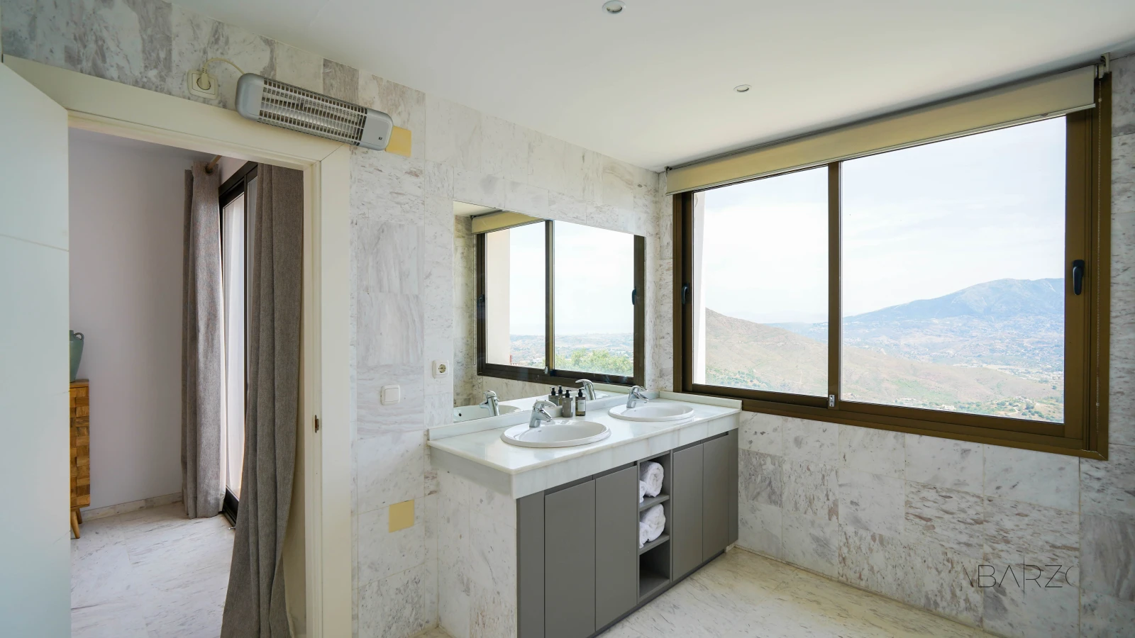 Penthouse in La Mairena with panoramic views and large private solarium — interior, Marbella East, Marbella (35 of 53)