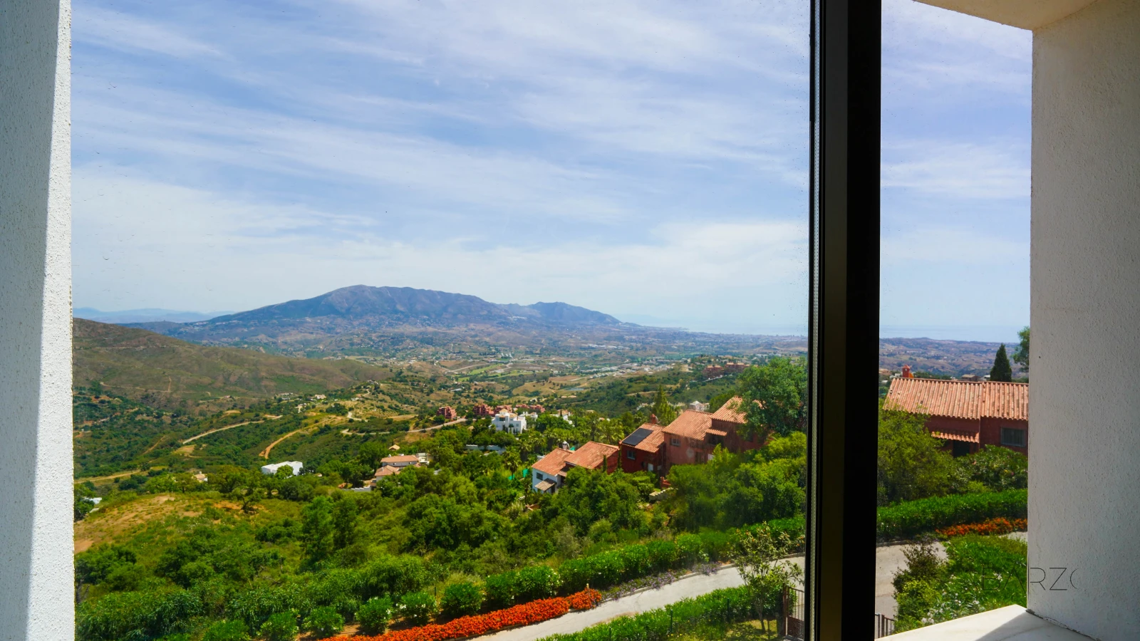 Penthouse in La Mairena with panoramic views and large private solarium — interior, Marbella East, Marbella (37 of 53)
