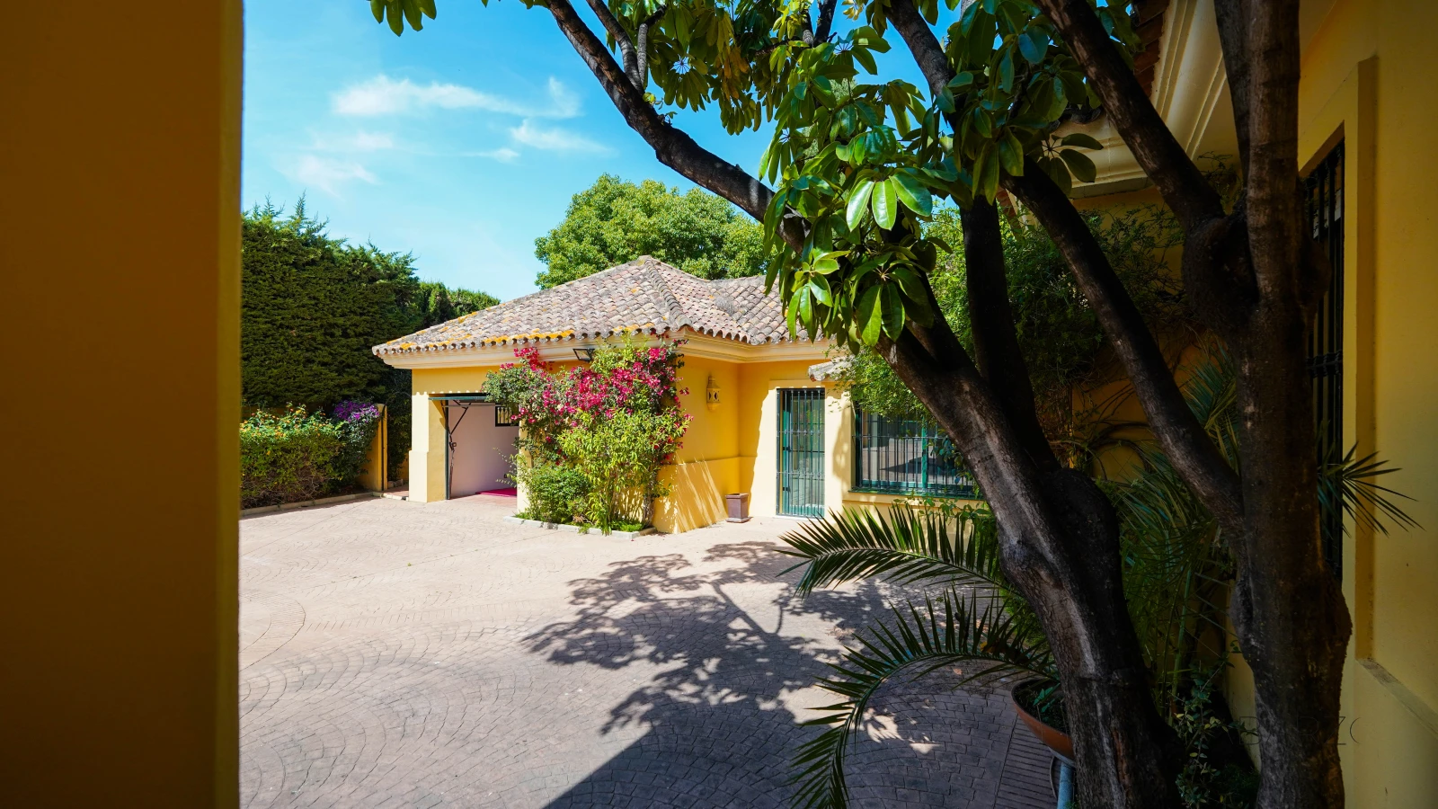 Mediterranean villa in Guadalmina with pool near the sea — interior, Guadalmina Baja, San Pedro de Alcántara (80 of 88)