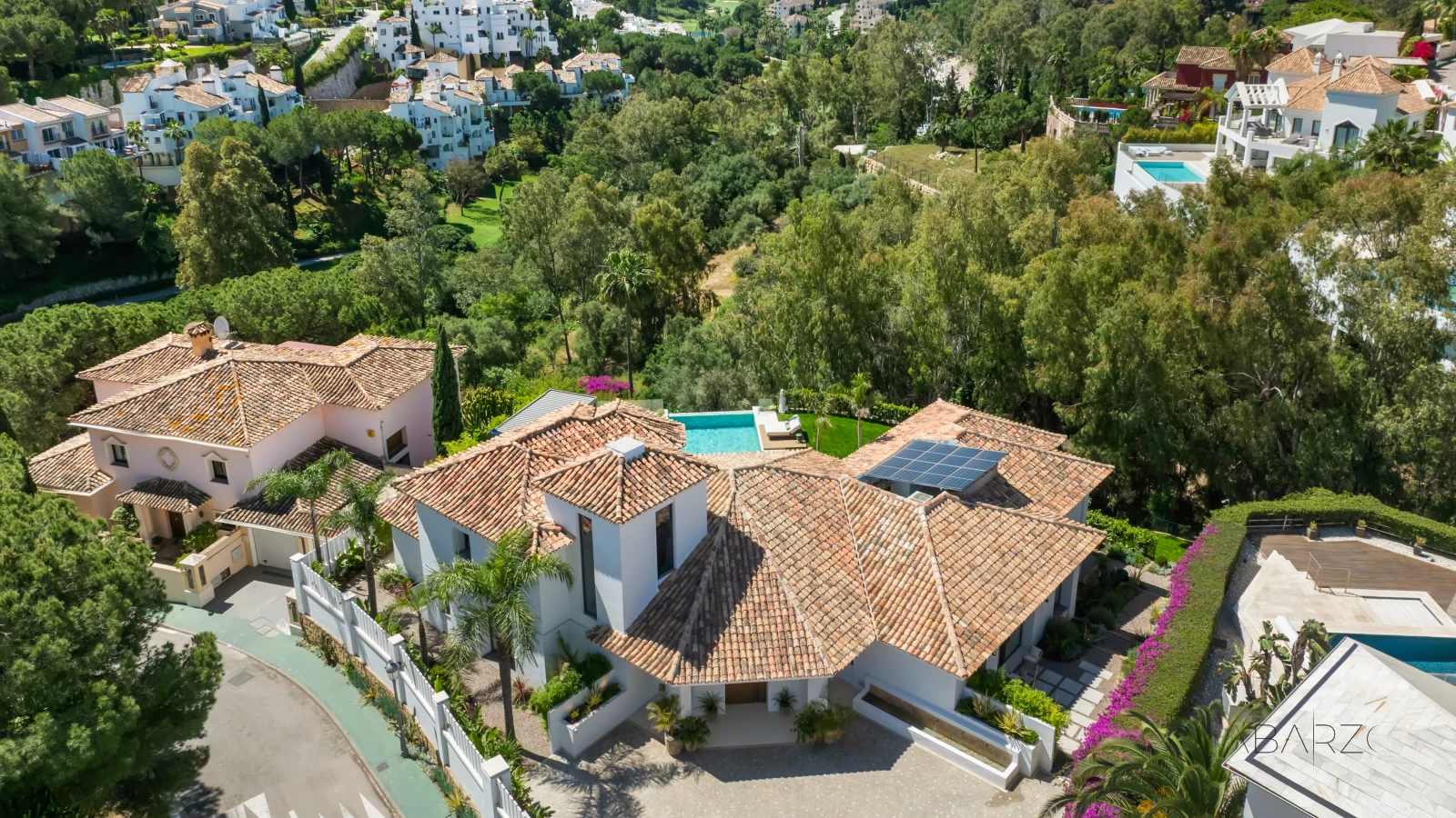 Villa de lujo en Benahavis con piscina cubierta y vistas al mar — interior, La Quinta, Benahavís (76 of 122)