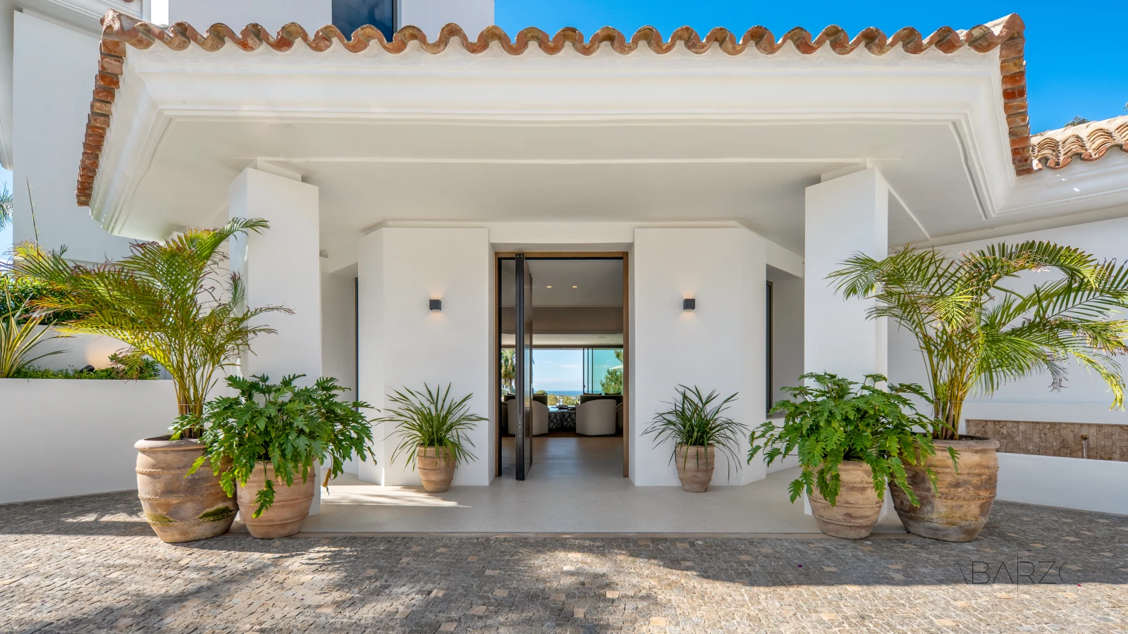 Villa de lujo en Benahavis con piscina cubierta y vistas al mar — interior, La Quinta, Benahavís (3 of 122)
