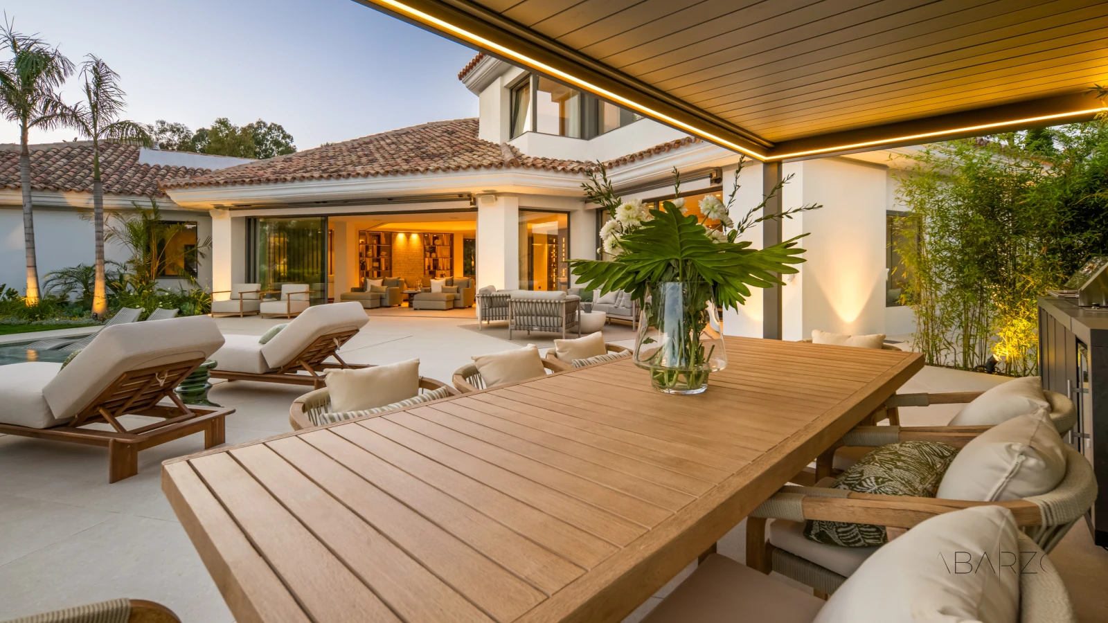 Villa de lujo en Benahavis con piscina cubierta y vistas al mar — interior, La Quinta, Benahavís (92 of 122)