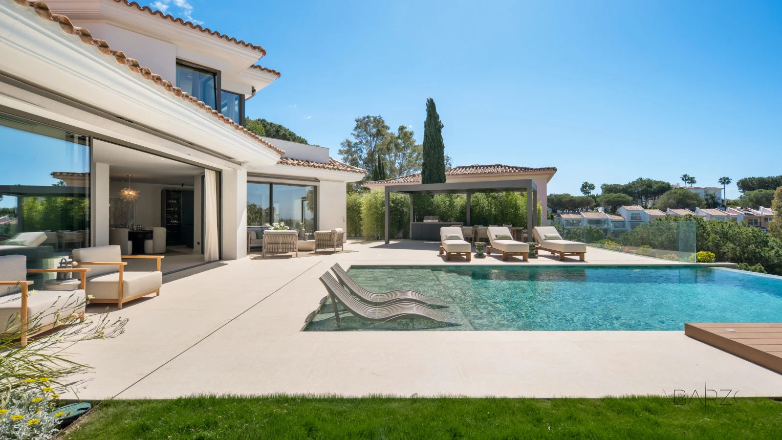 Villa de lujo en Benahavis con piscina cubierta y vistas al mar — interior, La Quinta, Benahavís (60 of 122)
