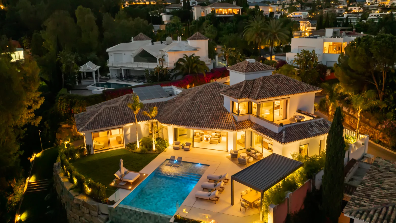 Villa de lujo en Benahavis con piscina cubierta y vistas al mar — interior, La Quinta, Benahavís (100 of 122)