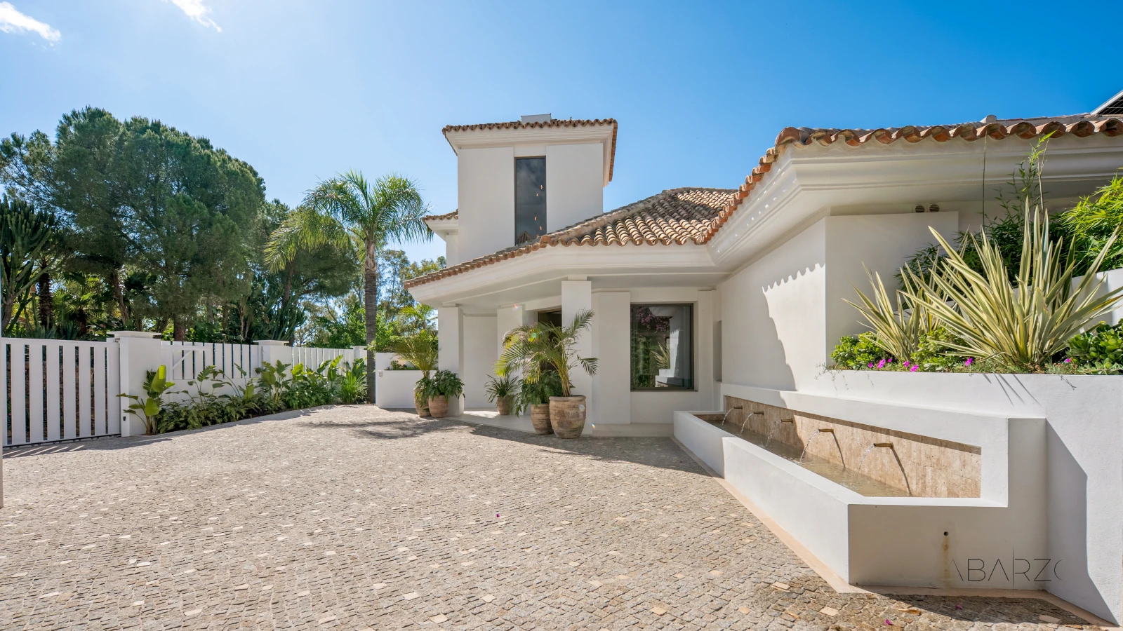 Villa de lujo en Benahavis con piscina cubierta y vistas al mar — interior, La Quinta, Benahavís (4 of 122)