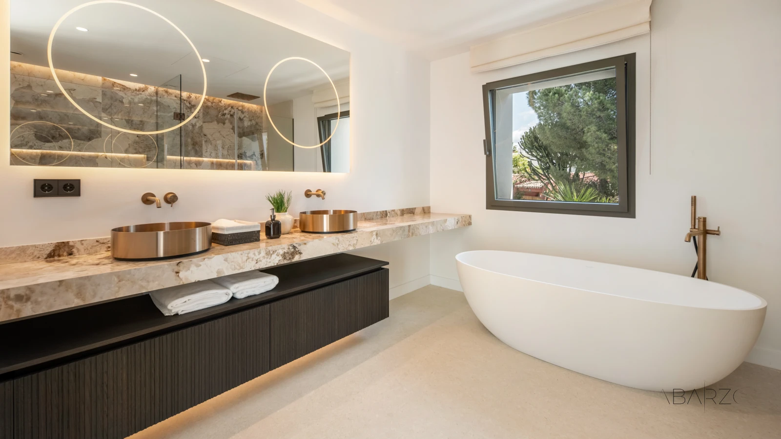 Villa de lujo en Benahavis con piscina cubierta y vistas al mar — interior, La Quinta, Benahavís (53 of 122)