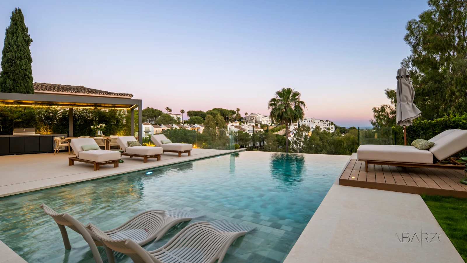 Villa de lujo en Benahavis con piscina cubierta y vistas al mar — interior, La Quinta, Benahavís (96 of 122)