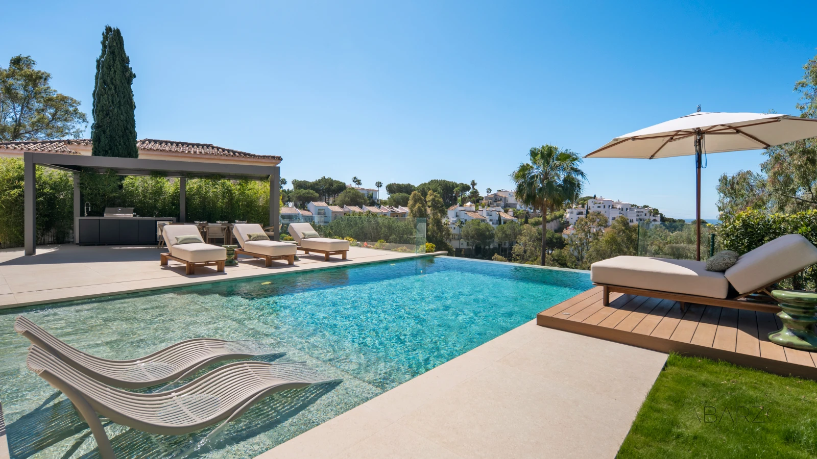 Villa de lujo en Benahavis con piscina cubierta y vistas al mar — interior, La Quinta, Benahavís (59 of 122)